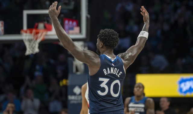 开云官网-兰德尔：我们防守其实不错 但开局给了对手太多二次进攻机会