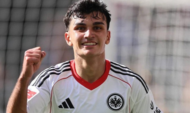 开云APP-跟队：尤文密切关注詹乌尊，法兰克福对球员估价超7000万欧